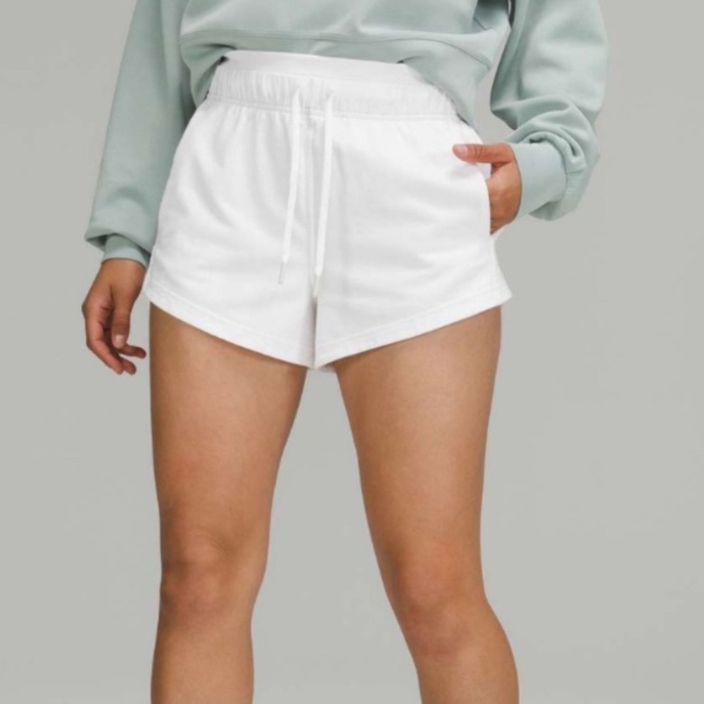 Lululemon High-Rise Inner Glow Short 3”